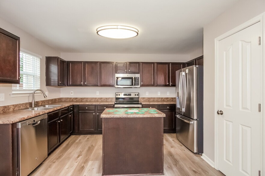 Building Photo - 4234 Grant Martin Dr