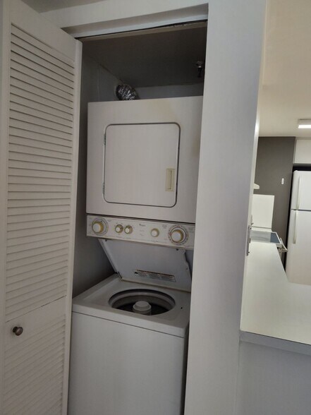 Building Photo - 7832 Collins Ave