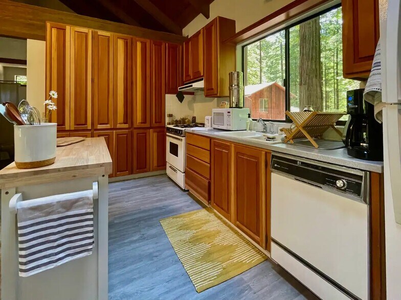 Kitchen - 75 Fern Rd