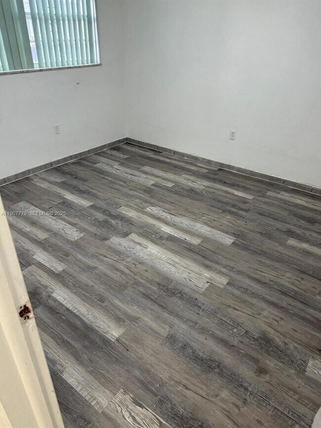 Building Photo - 2498 SW 17th Ave