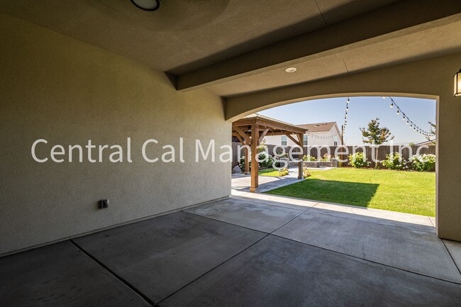 Building Photo - 4 bedroom/3 Bath Home with Solar in the Southwest - $3195 Per Month!