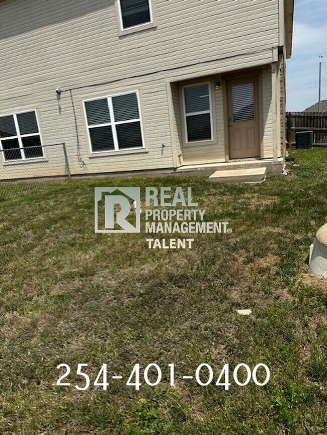 Building Photo - Price Reduced** 3-Bedroom, 2.5-Bathroom Du...