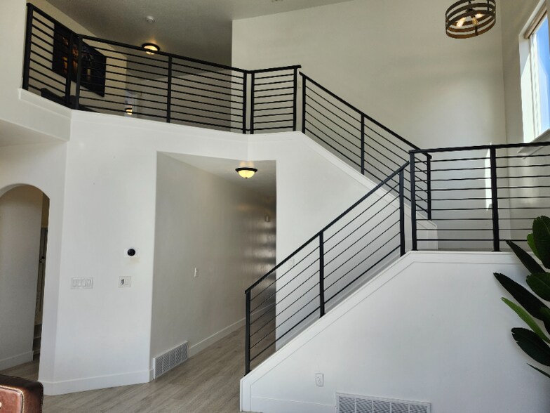 Building Photo - 99 N Lasalle Dr