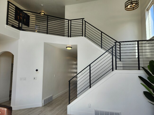 Building Photo - 99 N Lasalle Dr