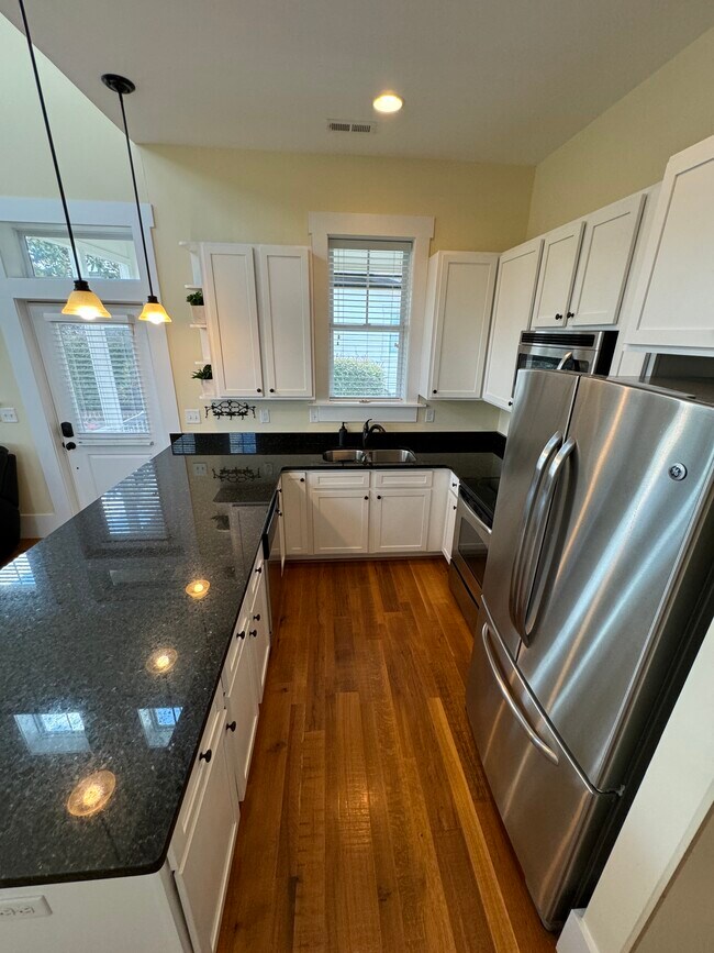 Building Photo - 819 Meadowsweet Ln