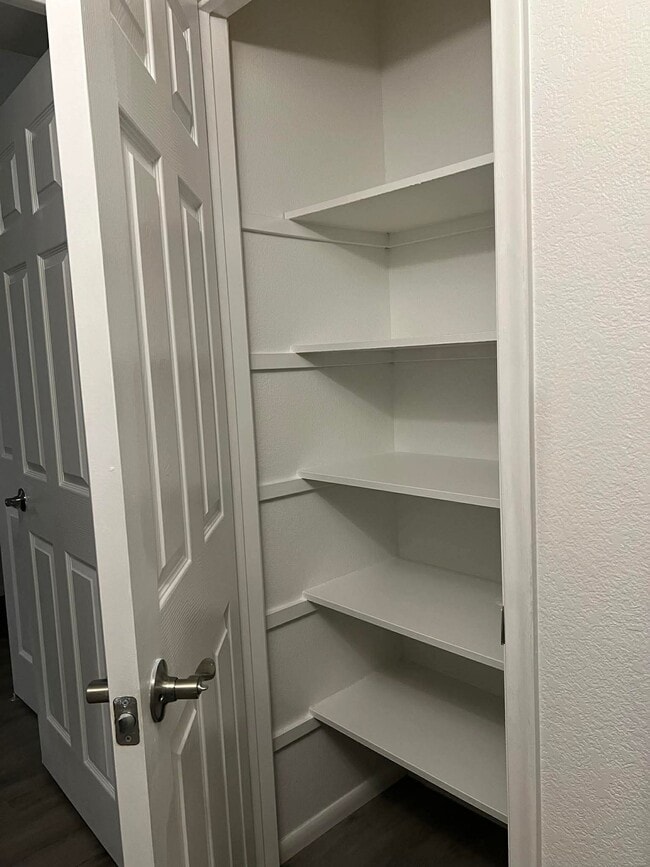 Building Photo - Calle Norlo