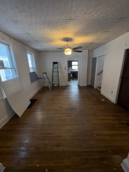 Building Photo - 152 Austin St
