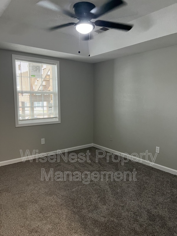 Building Photo - 708 NE Ball Dr