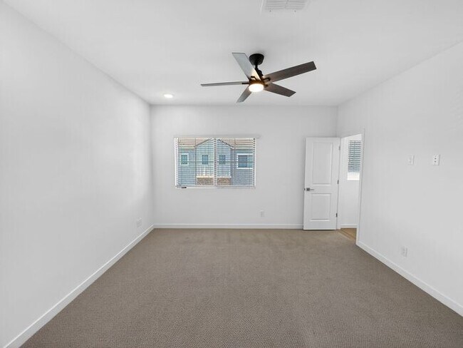 Building Photo - Stunning New 3Beds/2.5Bath Townhome in Phoenix, AZ!
