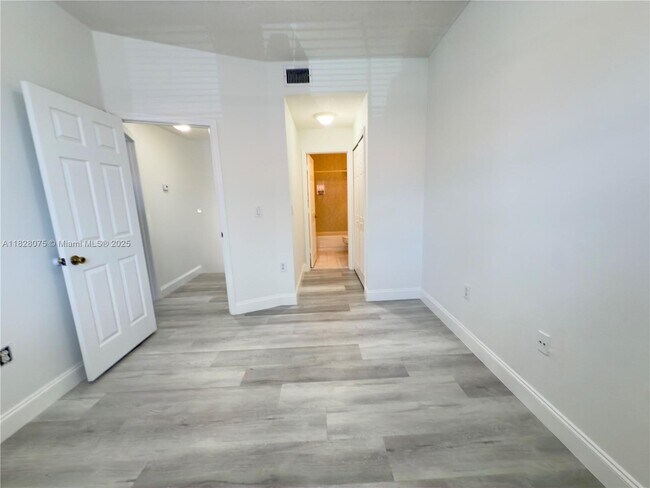 Building Photo - 11539 NW 60th Terrace
