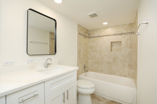 Building Photo - 1115 Augusta Dr