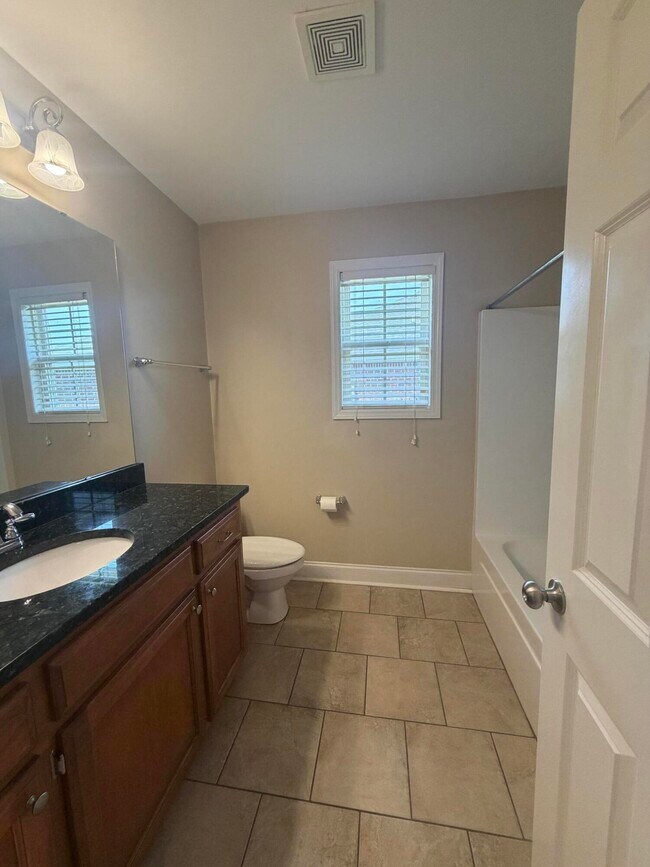 Building Photo - 2850 Foxcroft Cir