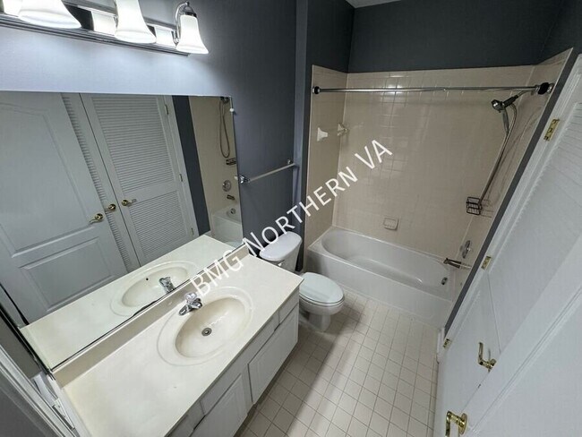Building Photo - 10673 General Kirkland Dr