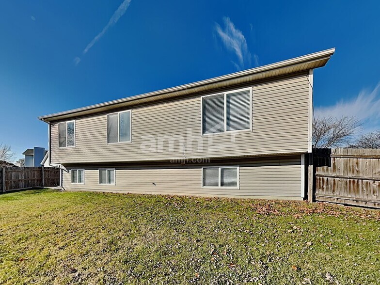 Building Photo - 2016 Gray Hawk Ct
