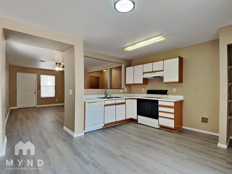 Primary Photo - 11793 W Dahlia Dr