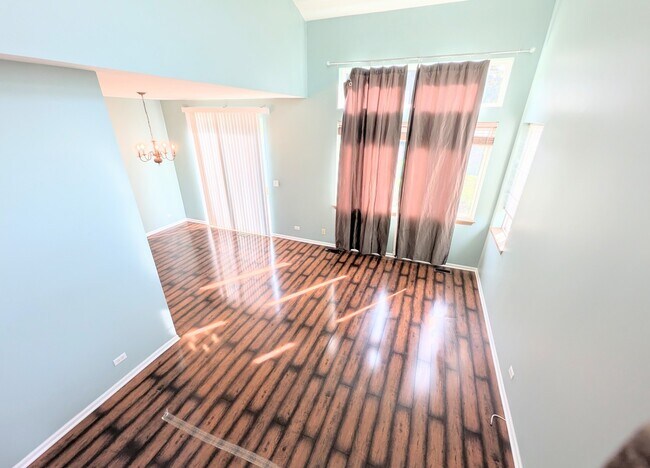 Building Photo - 3055 Kentshire Cir