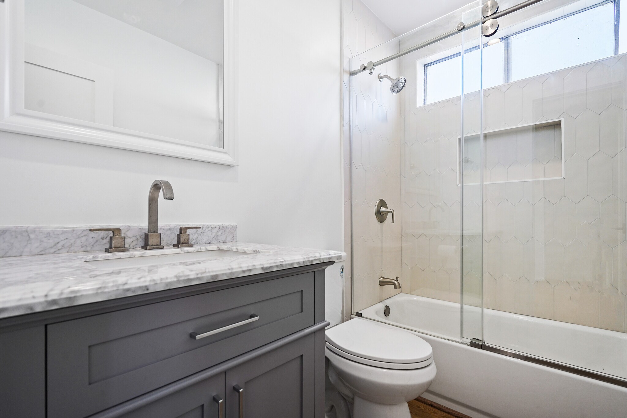 Building Photo - 920 Marine St