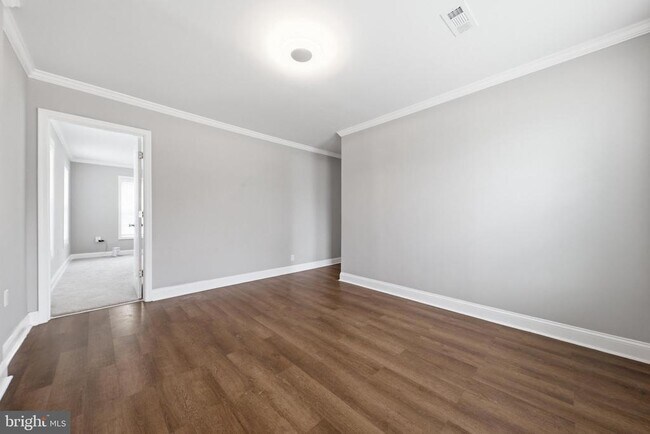 Building Photo - 3524 Meadowside Ave