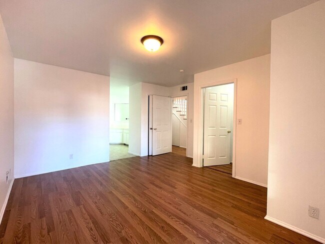 Building Photo - 451
