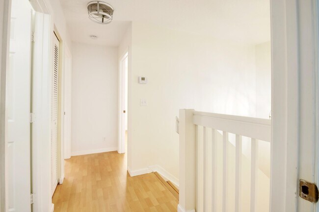 Building Photo - 6420 Park Lake Cir