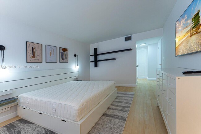 Building Photo - 3725 S Ocean Dr