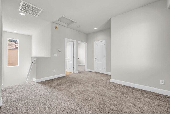 Building Photo - 9 Dulcibbella Pl