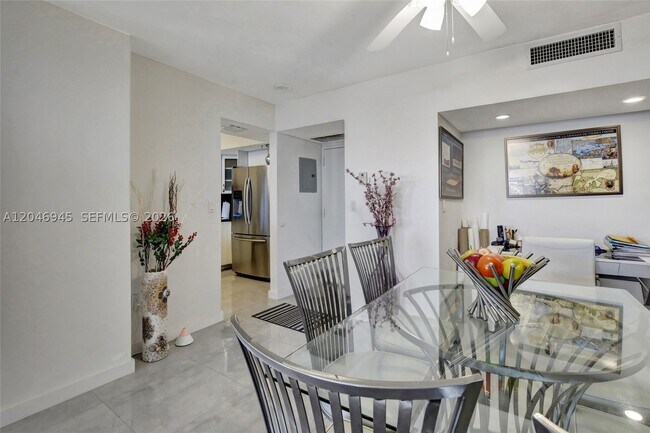 Building Photo - 20515 E Country Club Dr