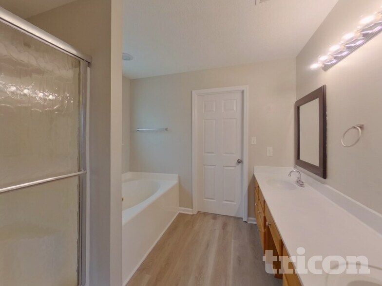 Building Photo - 2636 Danbury Cir