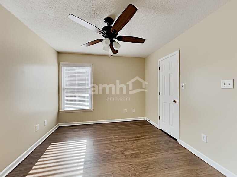 Building Photo - 6857 Briarfield Ln