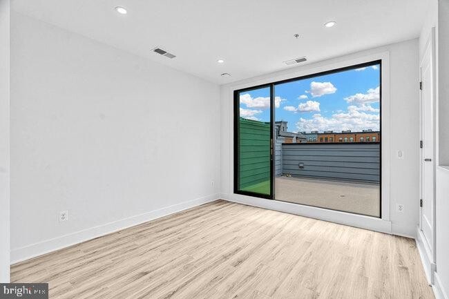 Building Photo - 11236 Bunsen St