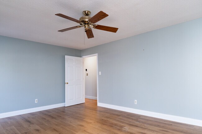 Building Photo - 5603 Ventura Dr