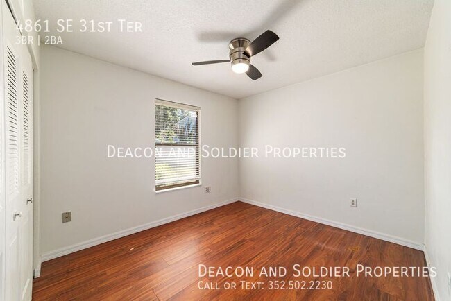 Building Photo - 4861 SE 31st Terrace