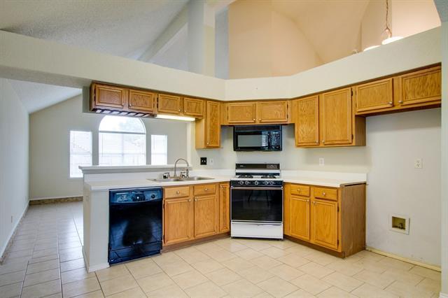 Building Photo - 2104 Regency Dr