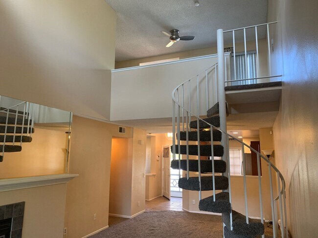 Building Photo - 1 Bedroom + Loft  + Office/Den Condo in Va...