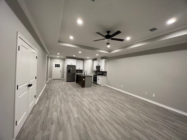 Building Photo - 409 Canal St