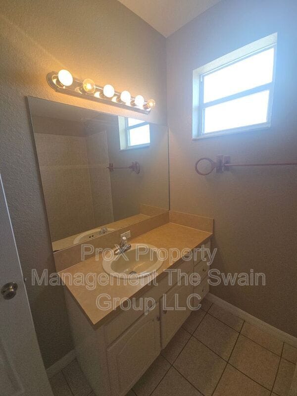 Building Photo - 1428 Bluff Loop