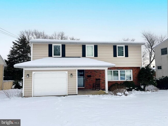 Building Photo - 450 Linden Ave