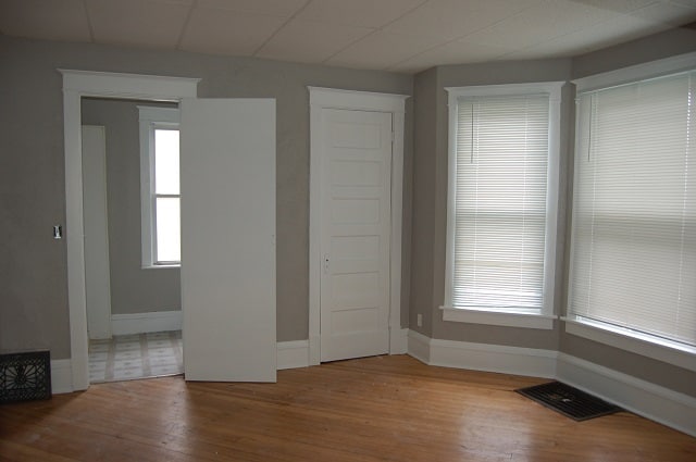 Building Photo - 903 E Burlington St