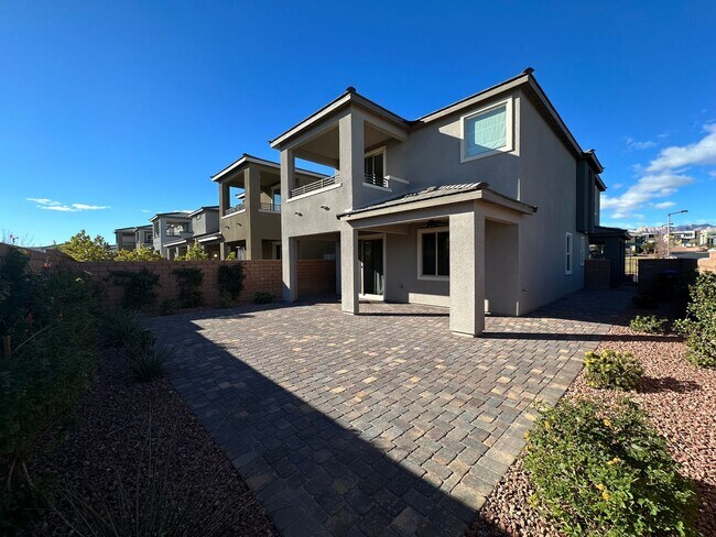 Building Photo - Stonegate