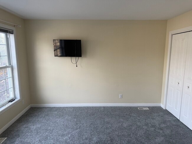 Building Photo - 8 Intervale Ct