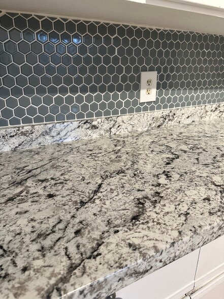 upgraded kitchen - 942 Russell St