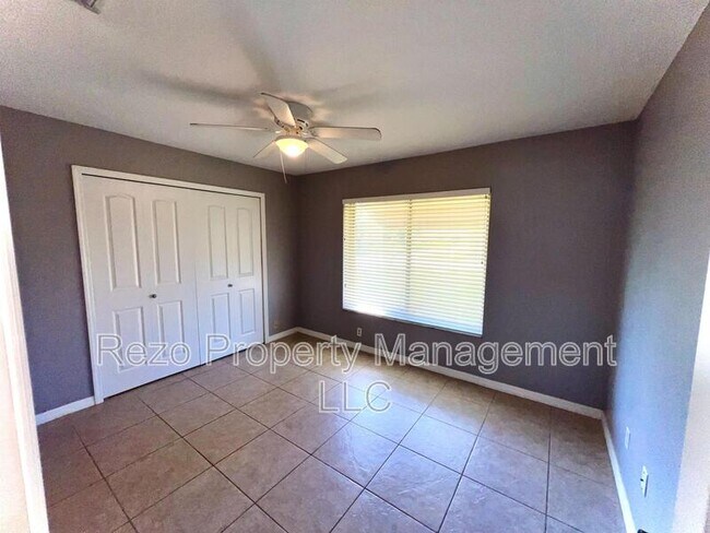 Building Photo - 5005 Lindsay Ct