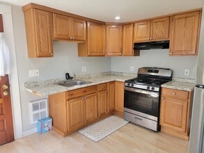 Building Photo - 30 Thayer Pl
