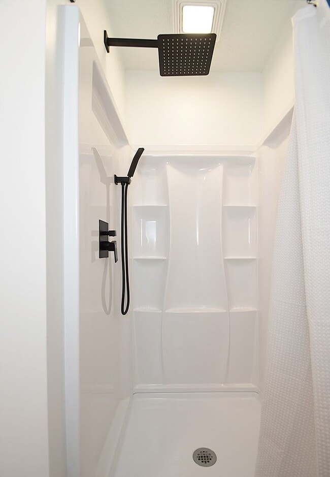 Building Photo - 4640 Washington Ave