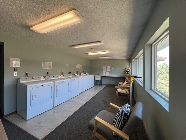 Building Photo - 3951 Fairway Hills Dr