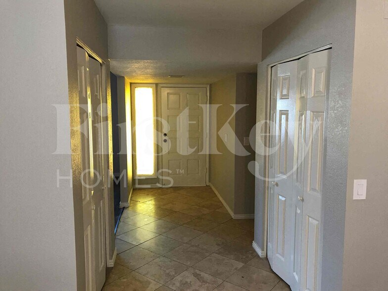 Building Photo - 4841 W Paradise Ln