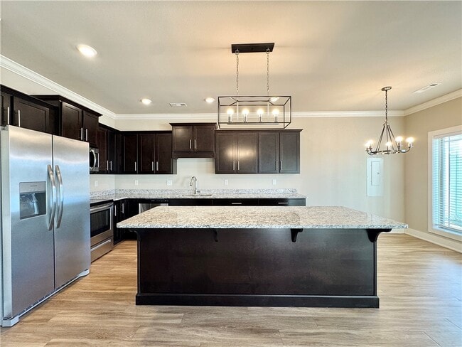 Building Photo - 921 NE Hts Ln