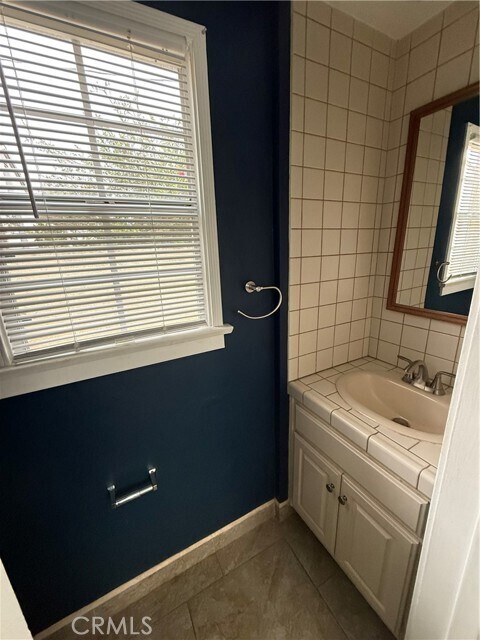 Building Photo - 527 S Orchard Dr