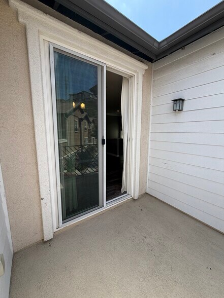 Building Photo - 16718 Nicklaus Dr