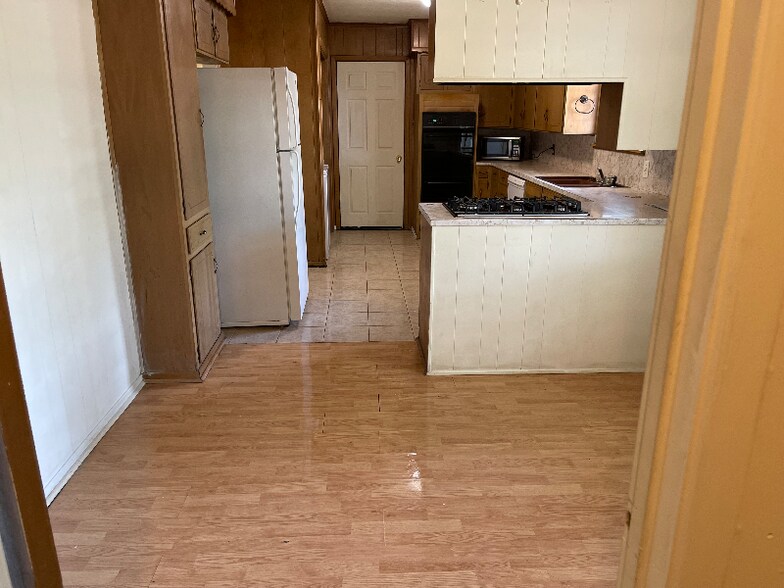 Building Photo - 2111 Scripture St